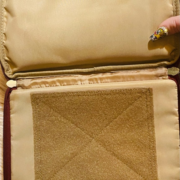 Concealed Carry Tooled American Cowhide Crossbody/Shoulder bag- Black Cherry - Picture 4 of 12